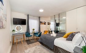 Chic Studio Apartment, Bus 18 To Euston In 30 Min.